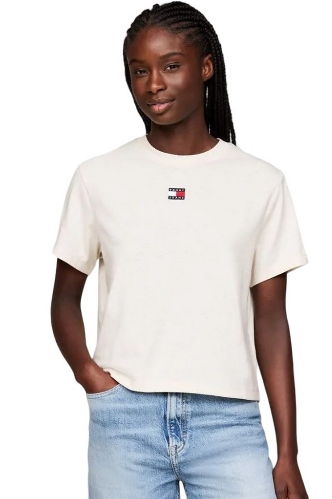 TOMMY JEANS BXY BADGE TEE T-SHIRT ΜΠΛΟΥΖΑ ΓΥΝΑΙΚΕΙΑ OFF WHITE