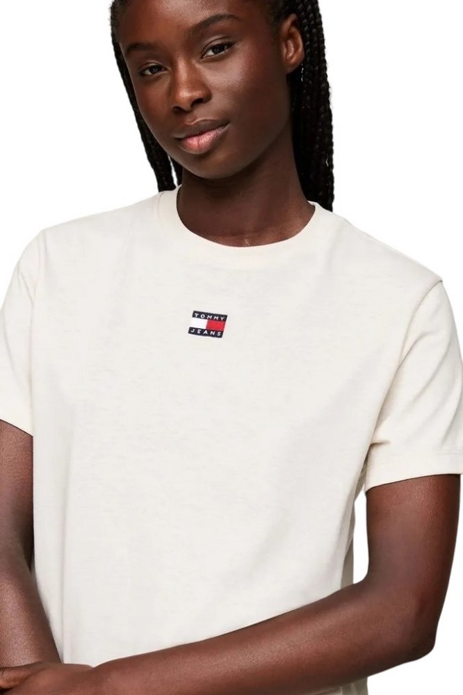 TOMMY JEANS BXY BADGE TEE T-SHIRT ΜΠΛΟΥΖΑ ΓΥΝΑΙΚΕΙΑ OFF WHITE