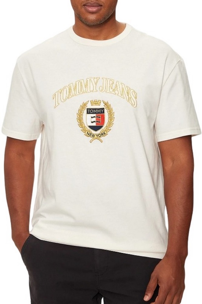 TOMMY JEANS REG TJ GOLD CREST TEE T-SHIRT ΜΠΛΟΥΖΑ ΑΝΔΡΙΚΗ OFF WHITE