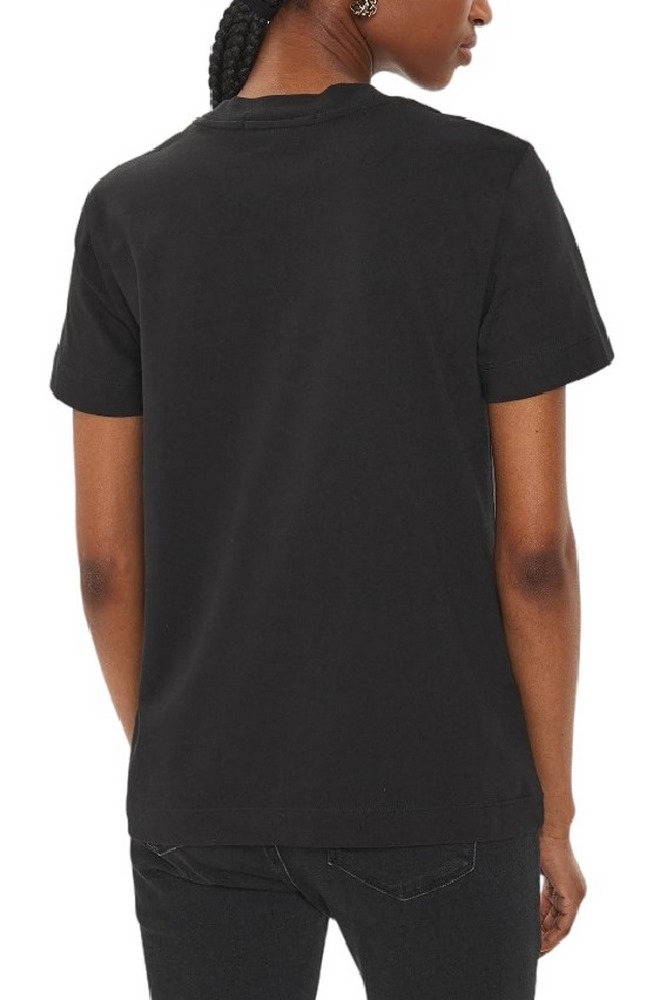 CALVIN KLEIN JEANS SATIN APPLIQUE REGULAR T-SHIRT ΜΠΛΟΥΖΑ ΓΥΝΑΙΚΕΙΑ BLACK