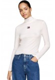 TOMMY JEANS SLIM BADGE MOCKNECK ΜΠΛΟΥΖΑ ΓΥΝΑΙΚΕΙΑ OFF WHITE