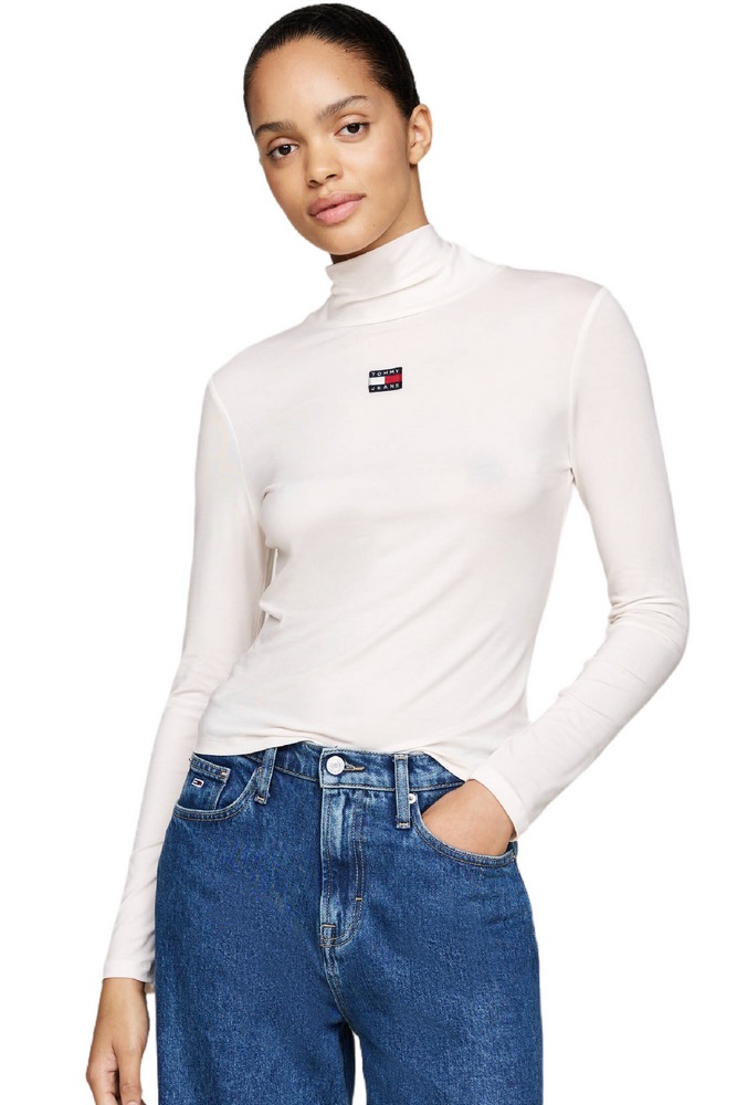 TOMMY JEANS SLIM BADGE MOCKNECK ΜΠΛΟΥΖΑ ΓΥΝΑΙΚΕΙΑ OFF WHITE