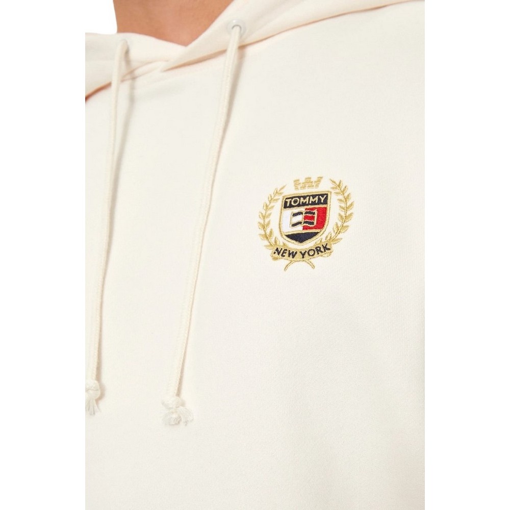 TOMMY JEANS REG FLAG CREST HOOD ΜΠΛΟΥΖΑ ΦΟΥΤΕΡ ΑΝΔΡΙΚΗ OFF WHITE