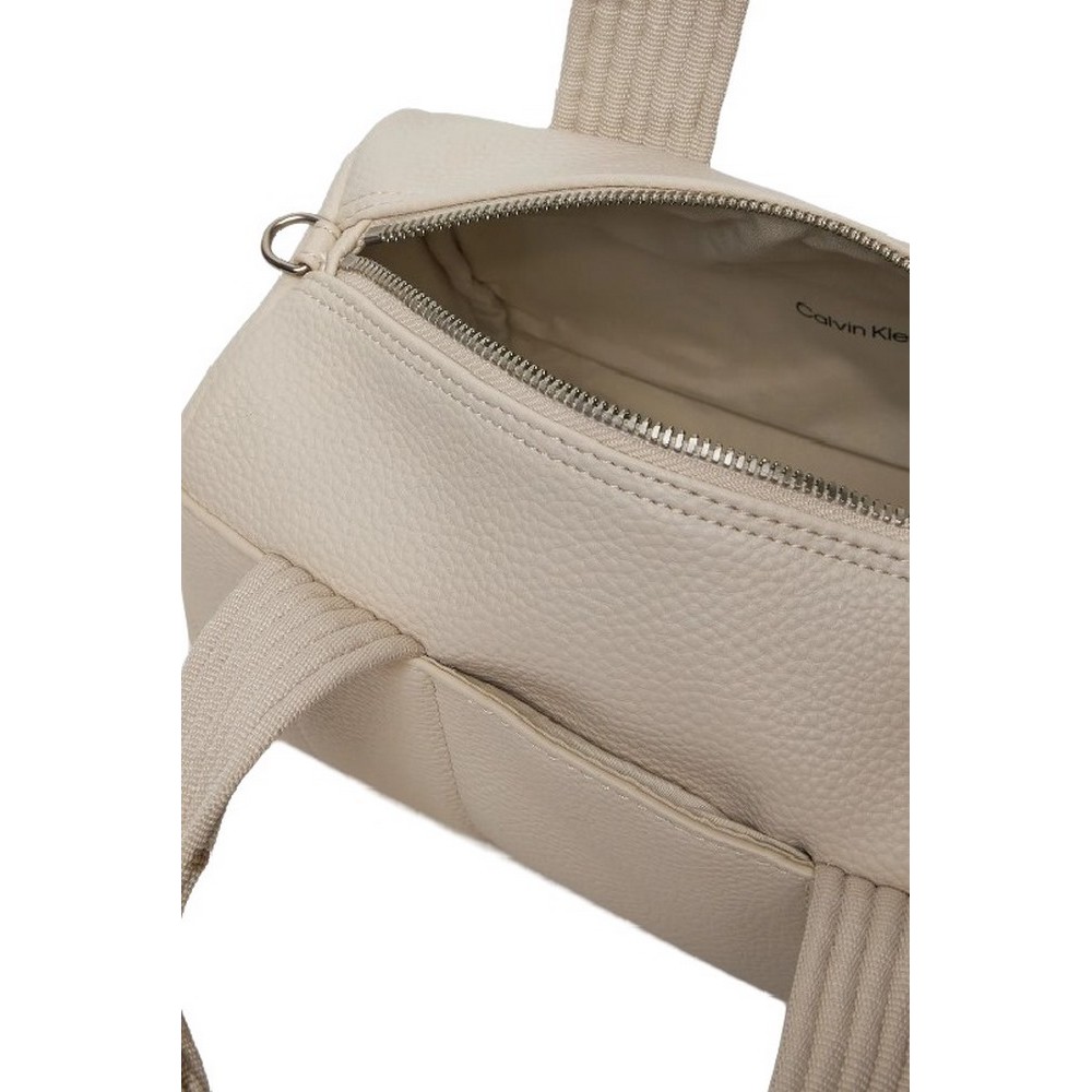 CALVIN KLEIN JEANS ULTRALIGHT SQ BARREL BAG ΤΣΑΝΤΑ ΓΥΝΑΙΚΕΙΑ EGGSHELL