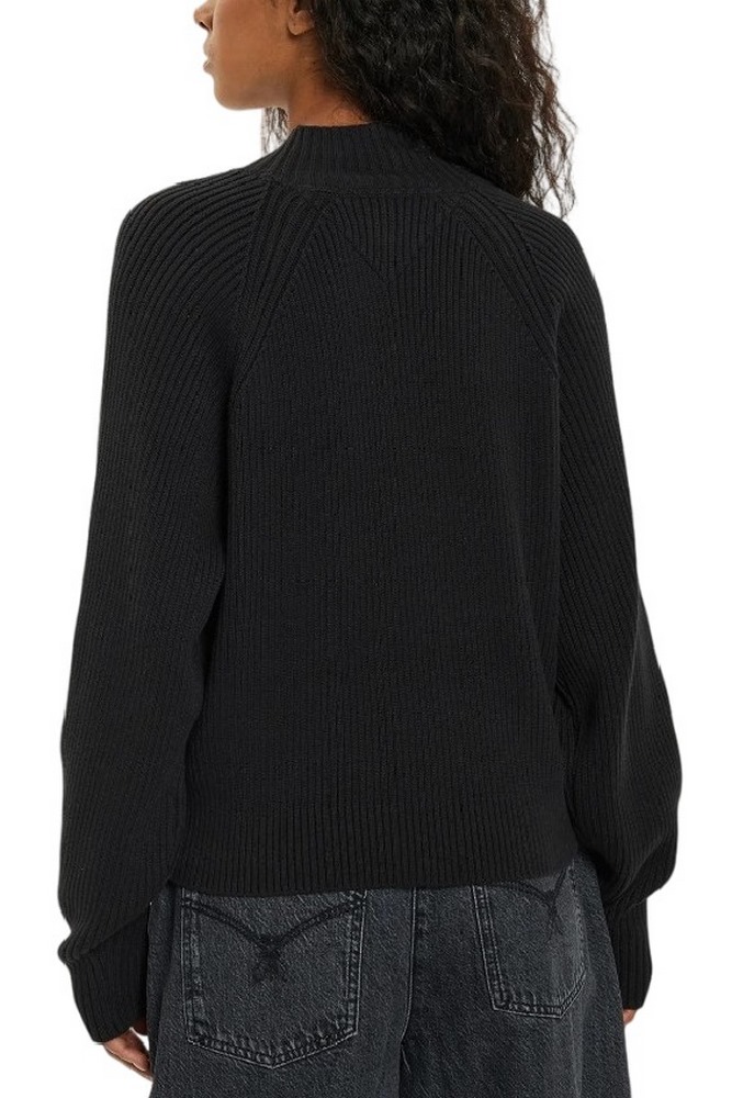 TOMMY JEANS BADGE MOCKNECK SWEATER ΜΠΛΟΥΖΑ ΠΛΕΚΤΗ ΓΥΝΑΙΚΕΙΑ BLACK