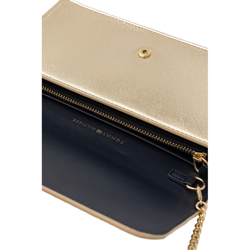 TOMMY HILFIGER HERITAGE LRG FLAP W/CHAIN GO ΤΣΑΝΤΑ ΓΥΝΑΙΚΕΙΑ GOLD