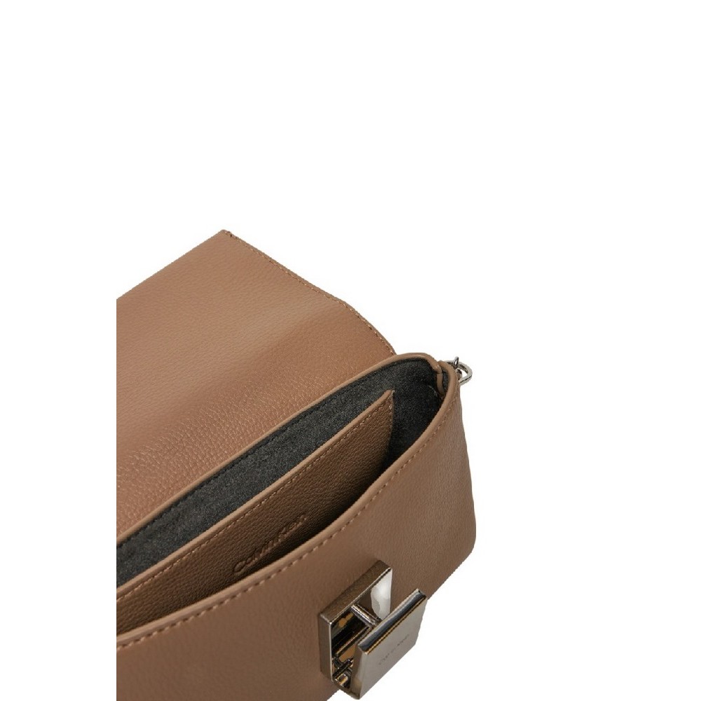 CALVIN KLEIN PLAQUE SM CROSSBODY ΤΣΑΝΤΑ ΓΥΝΑΙΚΕΙΑ BEIGE